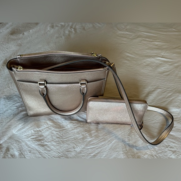 Tory Burch light rose gold, metallic Robinson purse - Picture 14 of 16